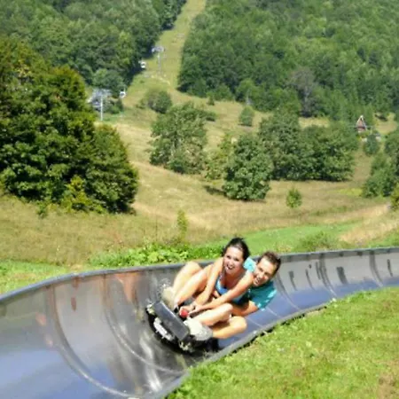 アパート Apartmanovy Dom Kamzik ドノヴァリ